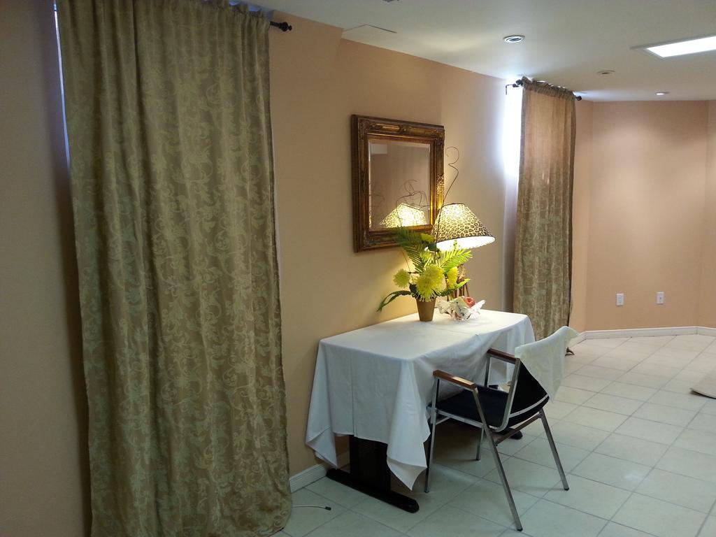 Maria'S Homestay Thornhill Bagian luar foto